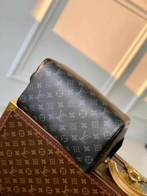 Louis Vuitton Dopp Kit - LCP039