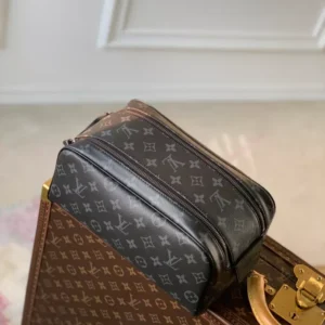 Louis Vuitton Dopp Kit - LCP039