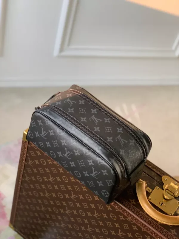 Louis Vuitton Dopp Kit - LCP039
