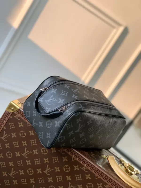 Louis Vuitton Dopp Kit - LCP039