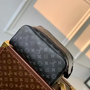 Louis Vuitton Dopp Kit - LCP039