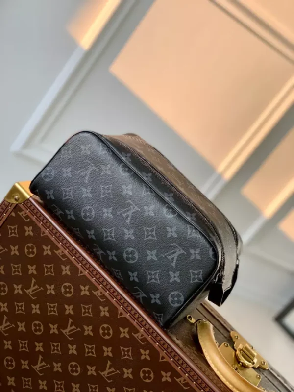 Louis Vuitton Dopp Kit - LCP039