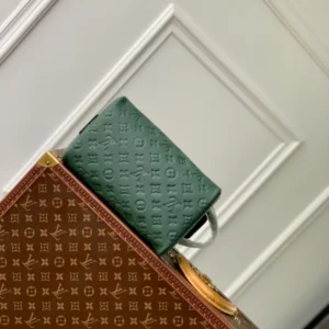 Louis Vuitton Dopp Kit - LCP042