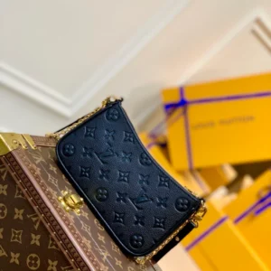 Louis Vuitton Easy Pouch On Strap - LH99