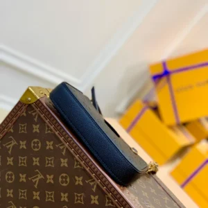 Louis Vuitton Easy Pouch On Strap - LH99
