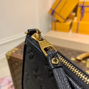 Louis Vuitton Easy Pouch On Strap - LH99