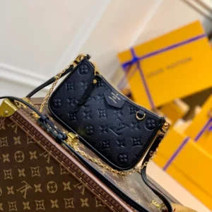 Louis Vuitton Easy Pouch On Strap - LH99