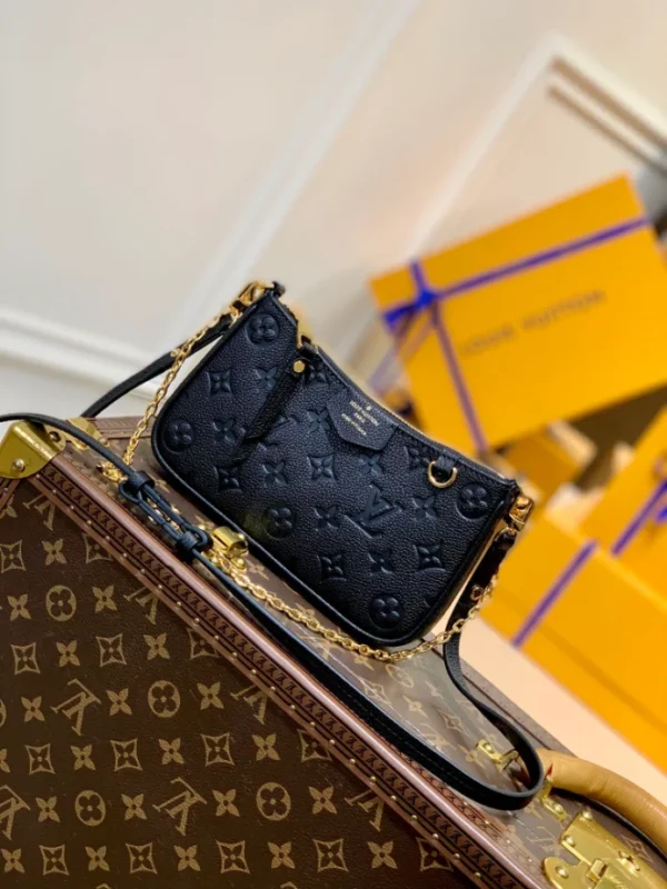 Louis Vuitton Easy Pouch On Strap - LH99