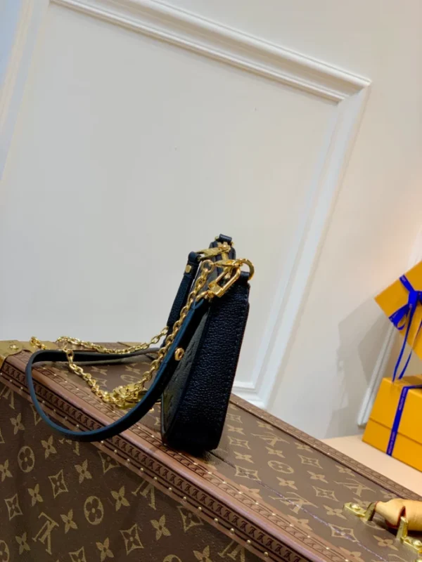 Louis Vuitton Easy Pouch On Strap - LH99