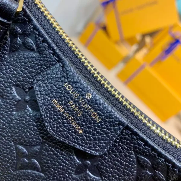 Louis Vuitton Easy Pouch On Strap - LH99