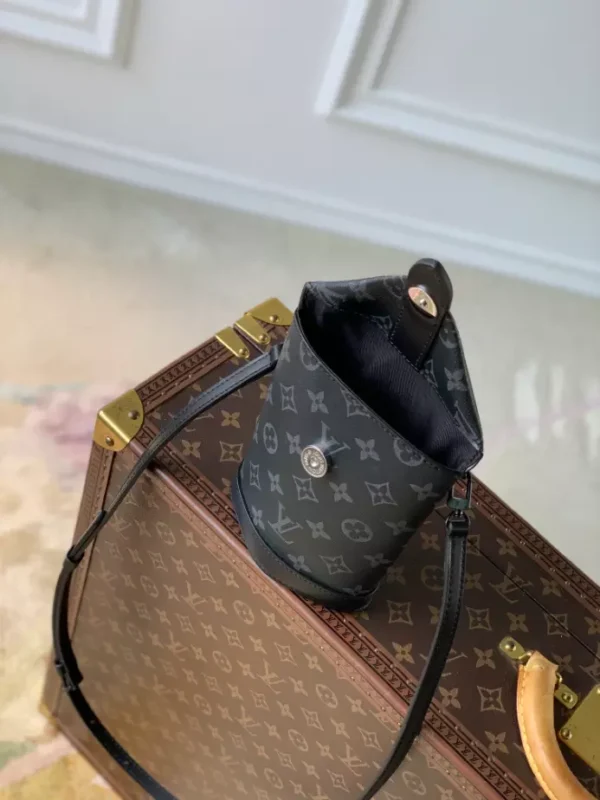 Louis Vuitton Envelope Pouchs - LCP054