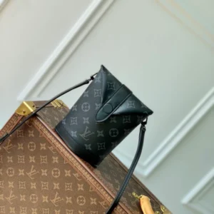 Louis Vuitton Envelope Pouchs - LCP054