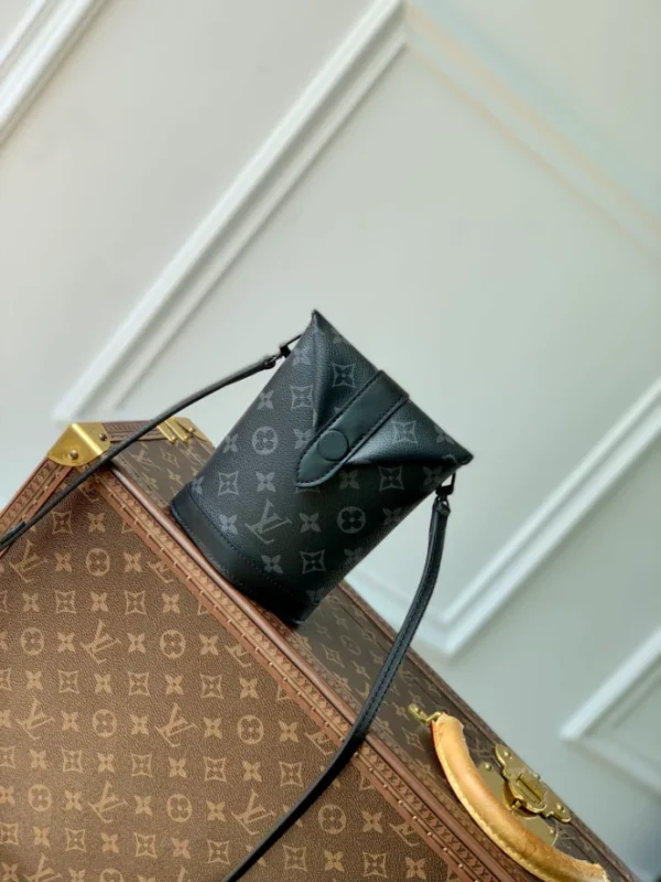 Louis Vuitton Envelope Pouchs - LCP054