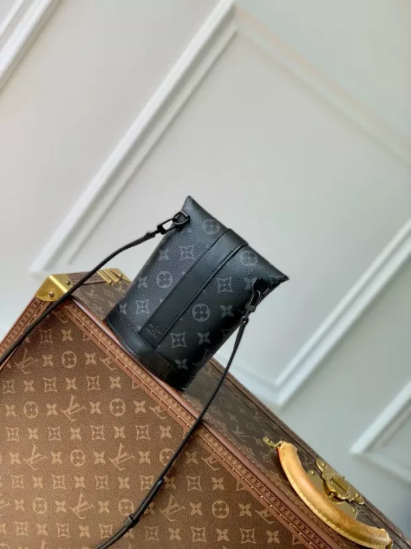 Louis Vuitton Envelope Pouchs - LCP054