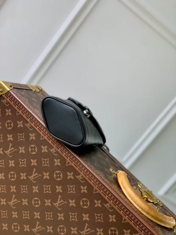 Louis Vuitton Envelope Pouchs - LCP054