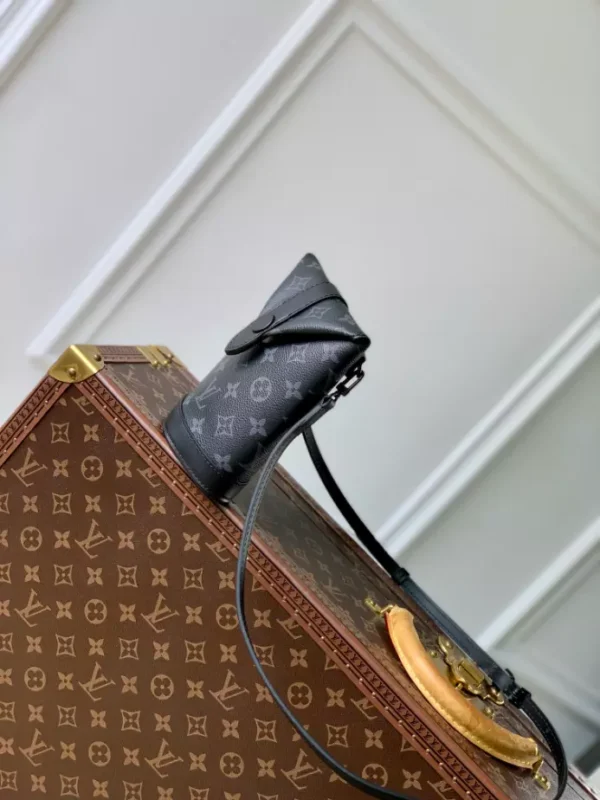 Louis Vuitton Envelope Pouchs - LCP054