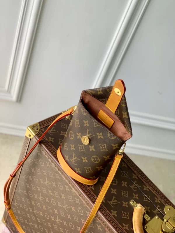 Louis Vuitton Envelope Pouchs - LCP055