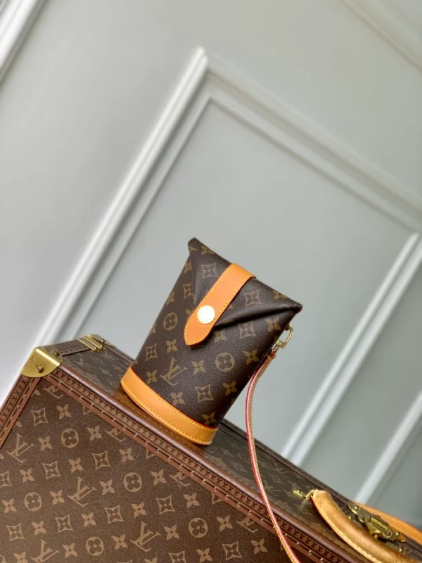 Louis Vuitton Envelope Pouchs - LCP055