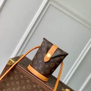 Louis Vuitton Envelope Pouchs - LCP055