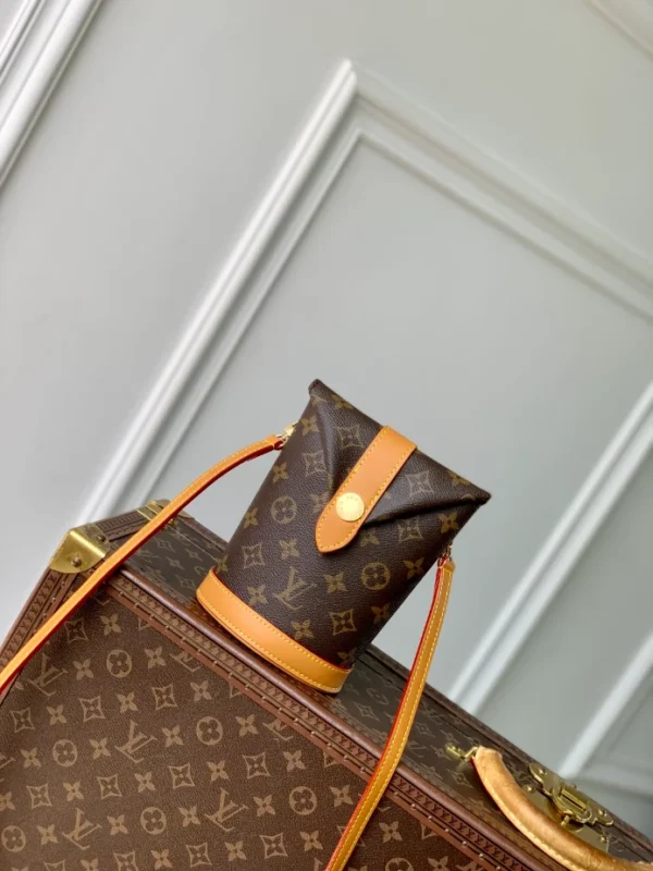 Louis Vuitton Envelope Pouchs - LCP055