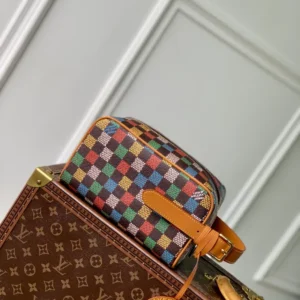 Louis Vuitton Locker Dopp Kit - LCP044