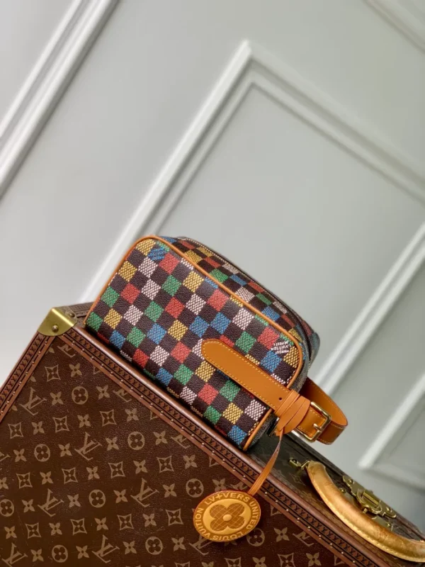Louis Vuitton Locker Dopp Kit - LCP044