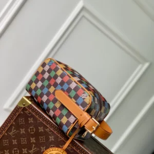 Louis Vuitton Locker Dopp Kit - LCP044