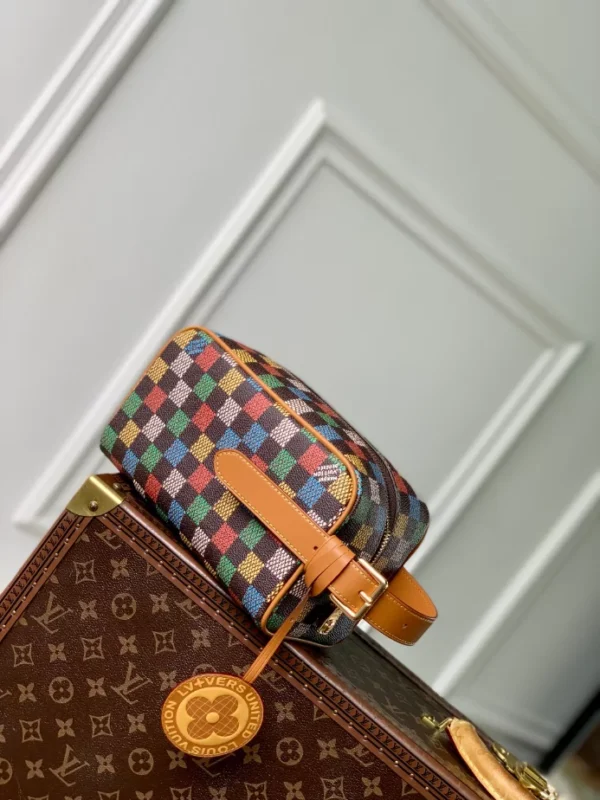 Louis Vuitton Locker Dopp Kit - LCP044