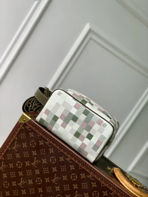Louis Vuitton Locker Dopp Kit - LCP045