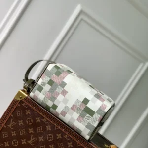 Louis Vuitton Locker Dopp Kit - LCP045