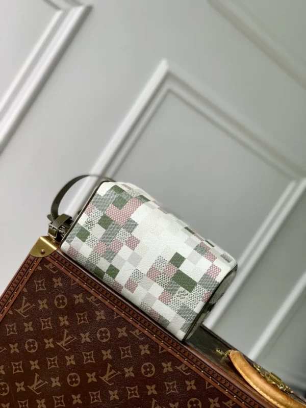 Louis Vuitton Locker Dopp Kit - LCP045