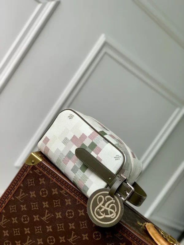 Louis Vuitton Locker Dopp Kit - LCP045