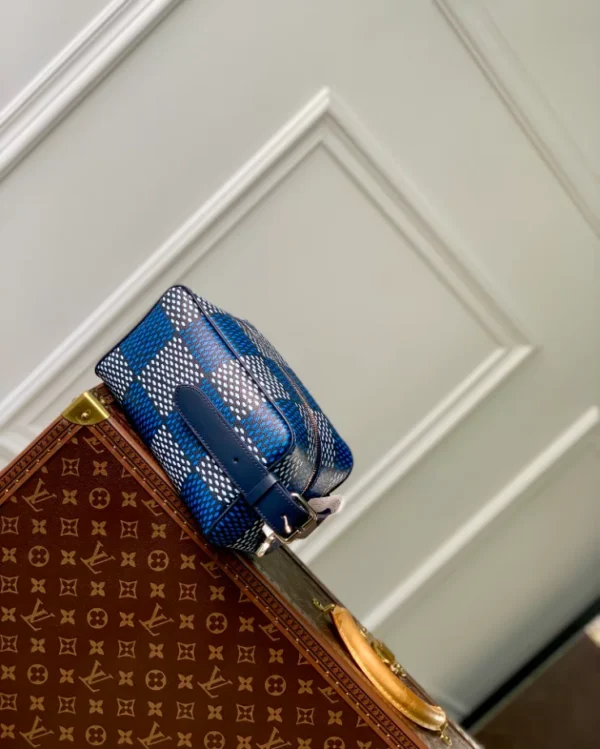 Louis Vuitton Locker Dopp Kit - LCP046