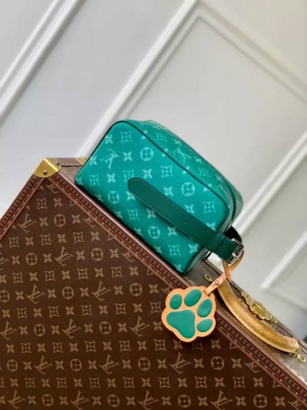 Louis Vuitton Locker Dopp Kit - LCP047