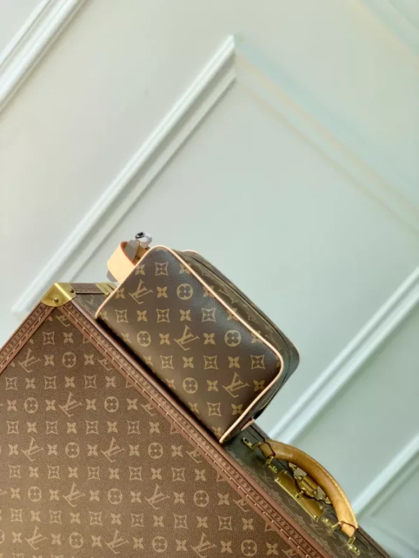 Louis Vuitton Locker Dopp Kit - LCP048