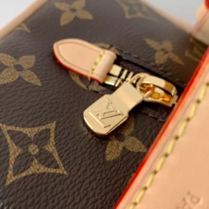 Louis Vuitton Locker Dopp Kit - LCP048