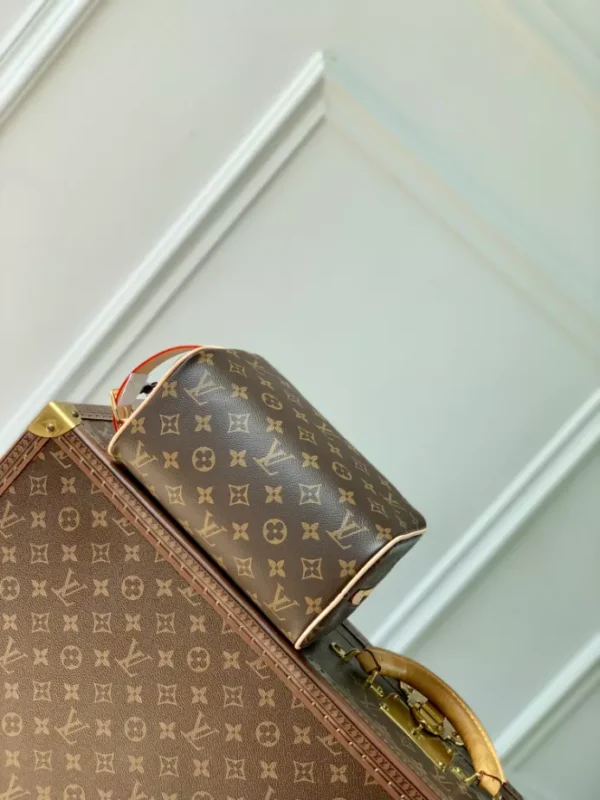 Louis Vuitton Locker Dopp Kit - LCP048