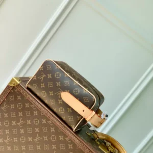 Louis Vuitton Locker Dopp Kit - LCP048