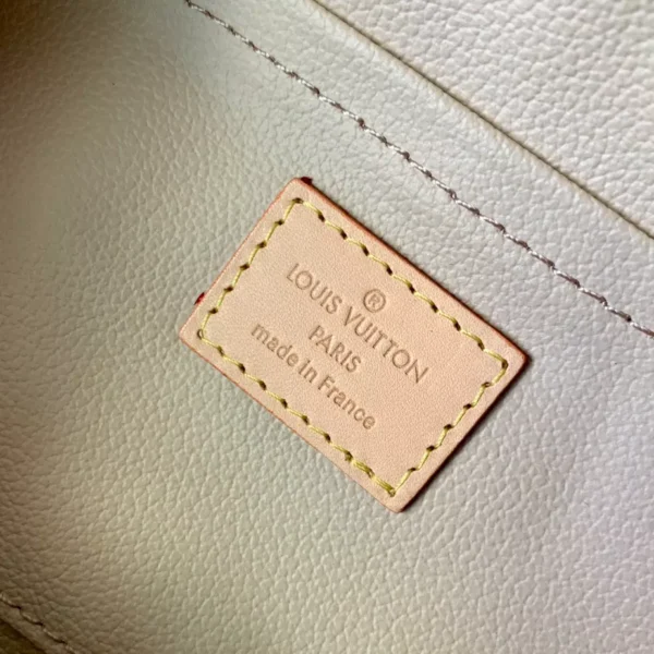 Louis Vuitton Locker Dopp Kit - LCP048