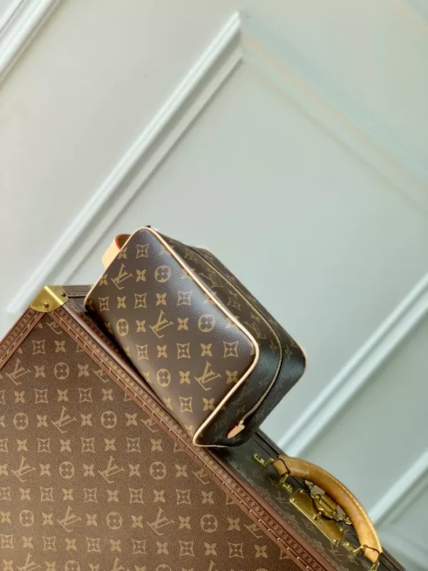 Louis Vuitton Locker Dopp Kit - LCP048