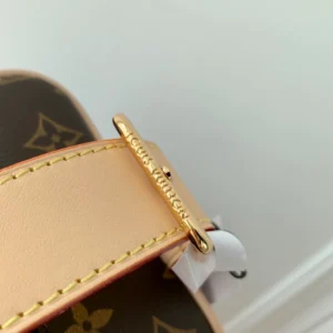 Louis Vuitton Locker Dopp Kit - LCP048