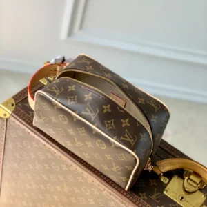 Louis Vuitton Locker Dopp Kit - LCP048