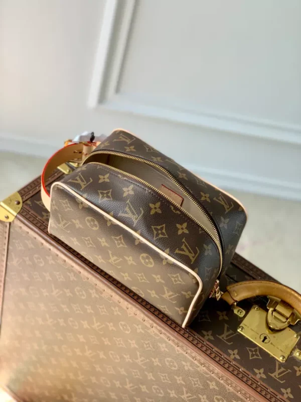 Louis Vuitton Locker Dopp Kit - LCP048