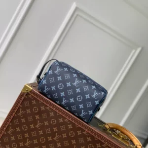 Louis Vuitton Locker Dopp Kit - LCP050