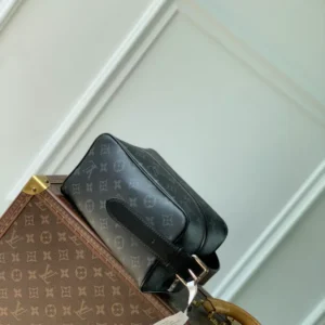 Louis Vuitton Locker Dopp Kit - LCP051