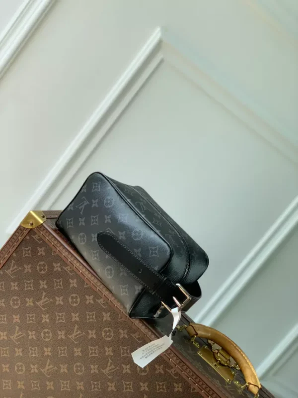 Louis Vuitton Locker Dopp Kit - LCP051