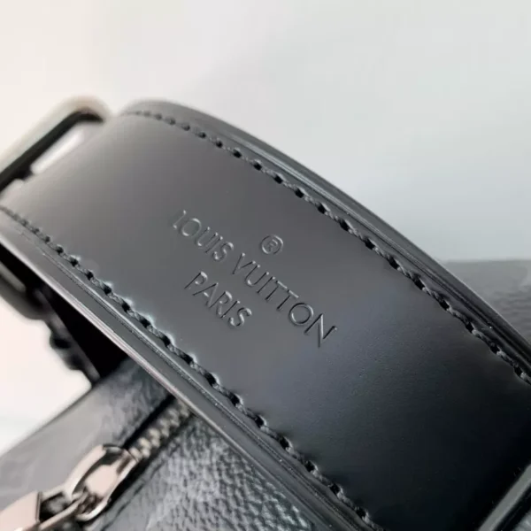Louis Vuitton Locker Dopp Kit - LCP051