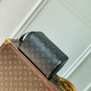 Louis Vuitton Locker Dopp Kit - LCP051