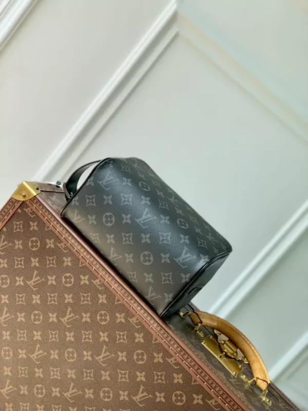 Louis Vuitton Locker Dopp Kit - LCP051