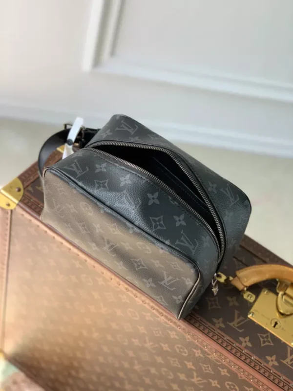 Louis Vuitton Locker Dopp Kit - LCP051